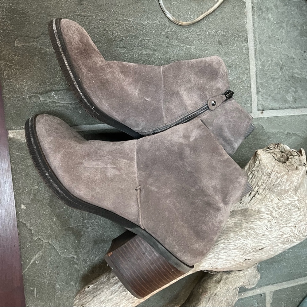 Gentle Souls by Kenneth Cole Gray Suede Ankle Boots Size 8.5